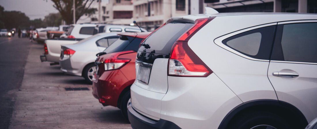 Félek parkolni – hogyan segít a gyakorló vezetés a magabiztos parkolásban?