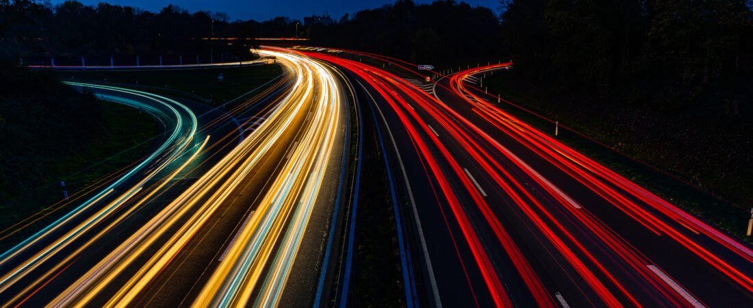 Félek autópályán vezetni – miért alakul ki, és hogyan lehet leküzdeni?